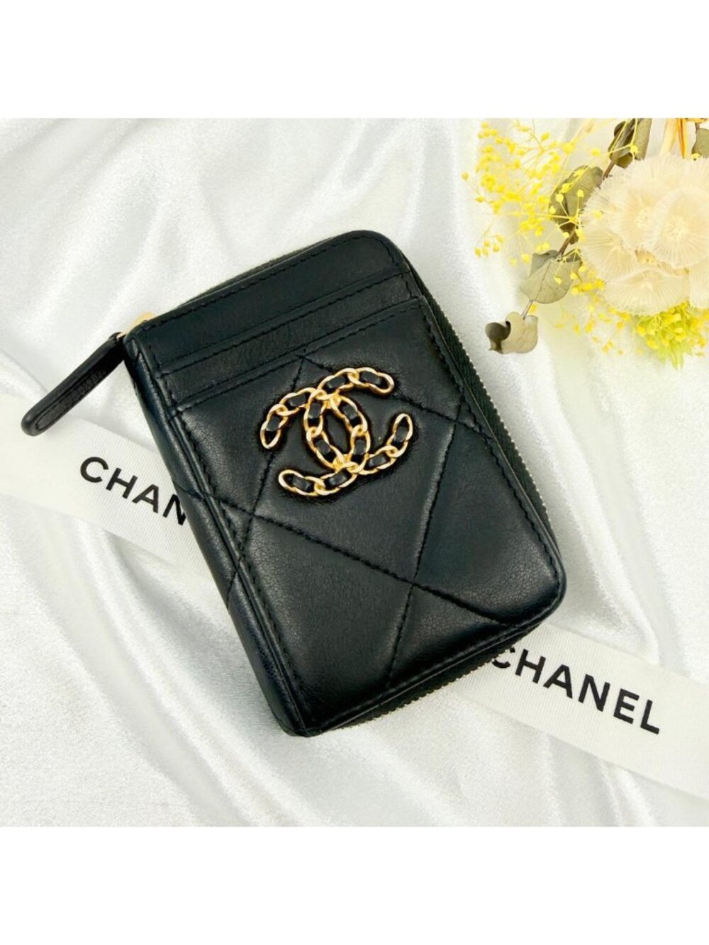 Chanel 19 Dixneuf Card Case